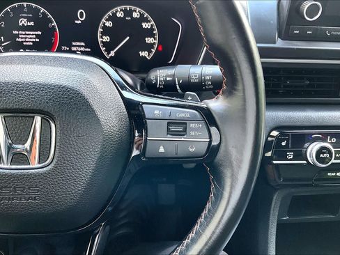 Used 2025 Honda Pilot Sport image 25