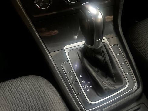 Used 2019 Volkswagen Golf S FWD image 21