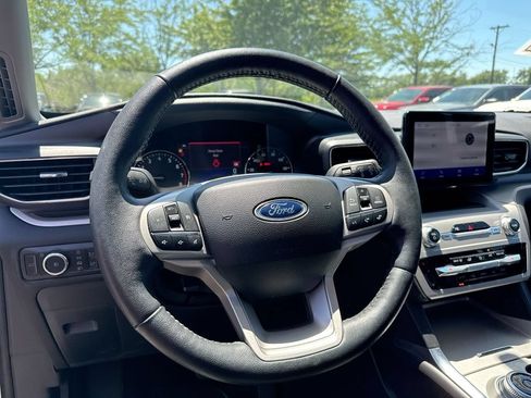 Used 2024 Ford Explorer XLT w/ Equipment Group 202A AWD/4WD image 11