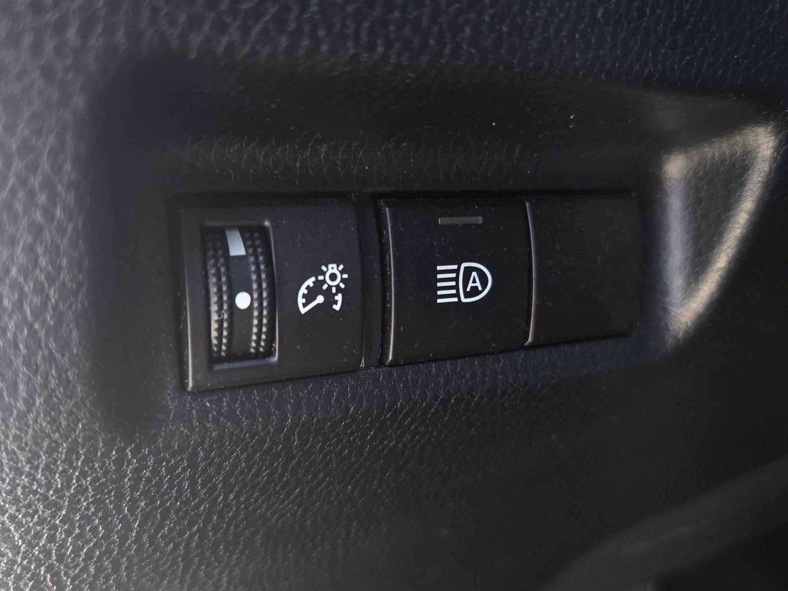 Used 2021 Toyota RAV4 XLE AWD/4WD image 15