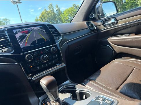 Used 2019 Jeep Grand Cherokee Overland AWD/4WD image 32