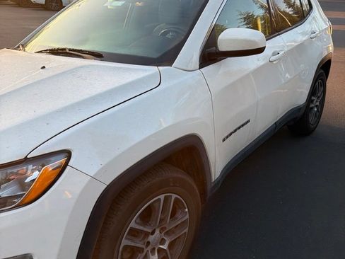 Used 2019 Jeep Compass Latitude w/ Popular Equipment Group FWD image 2