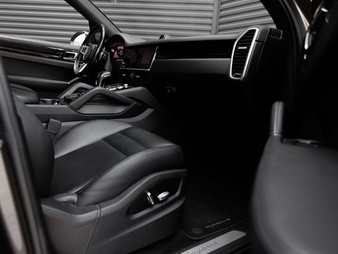 Certified 2020 Porsche Cayenne AWD/4WD image 33