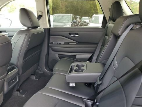 Used 2024 Nissan Pathfinder SL image 30