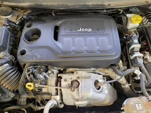Used 2019 Jeep Cherokee Limited AWD/4WD image 30
