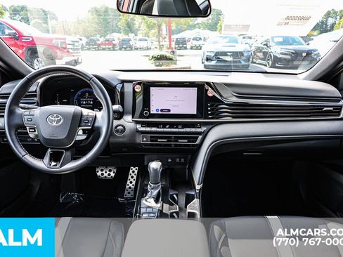Used 2025 Toyota Camry SE image 29
