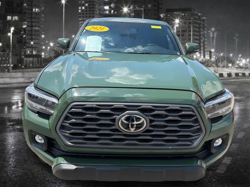 Used 2021 Toyota Tacoma TRD Off-Road w/ Technology Package AWD/4WD image 9