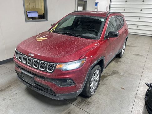 Used 2025 Jeep Compass Latitude image 1