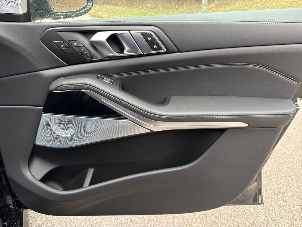 New 2026 BMW ALPINA XB7 AWD/4WD image 30