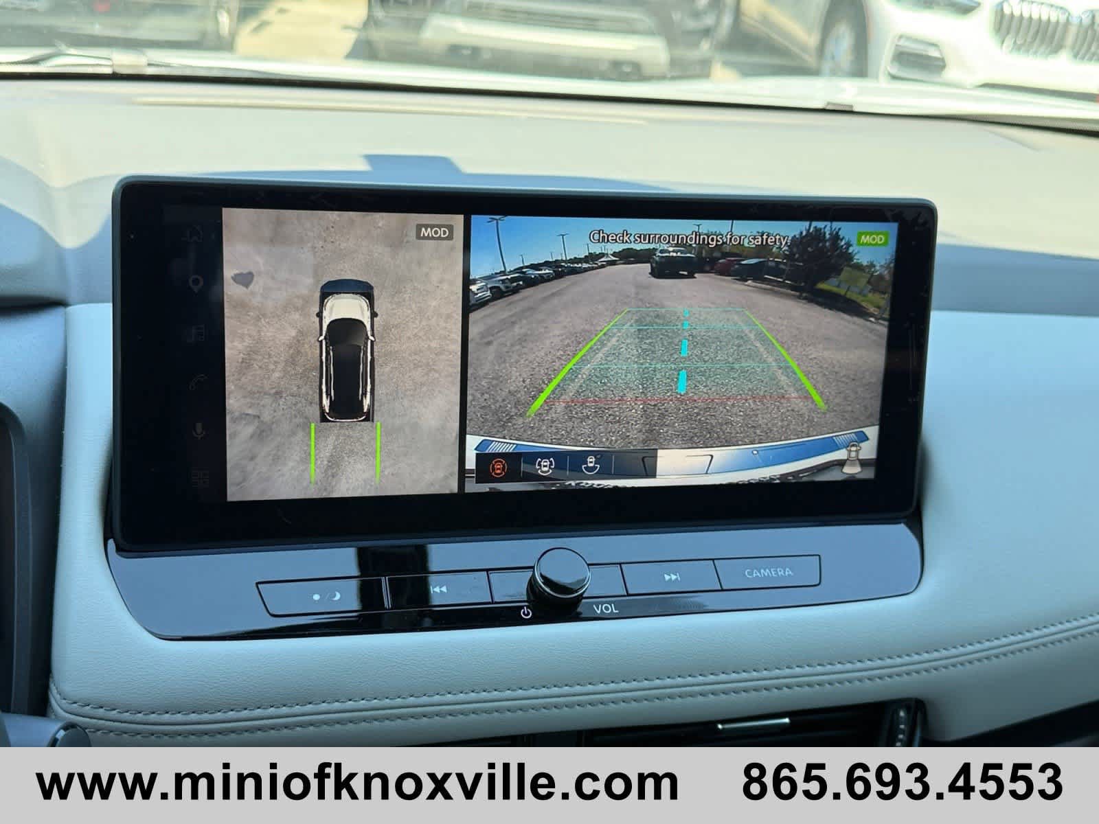 Used 2025 Nissan Rogue SL AWD/4WD image 28