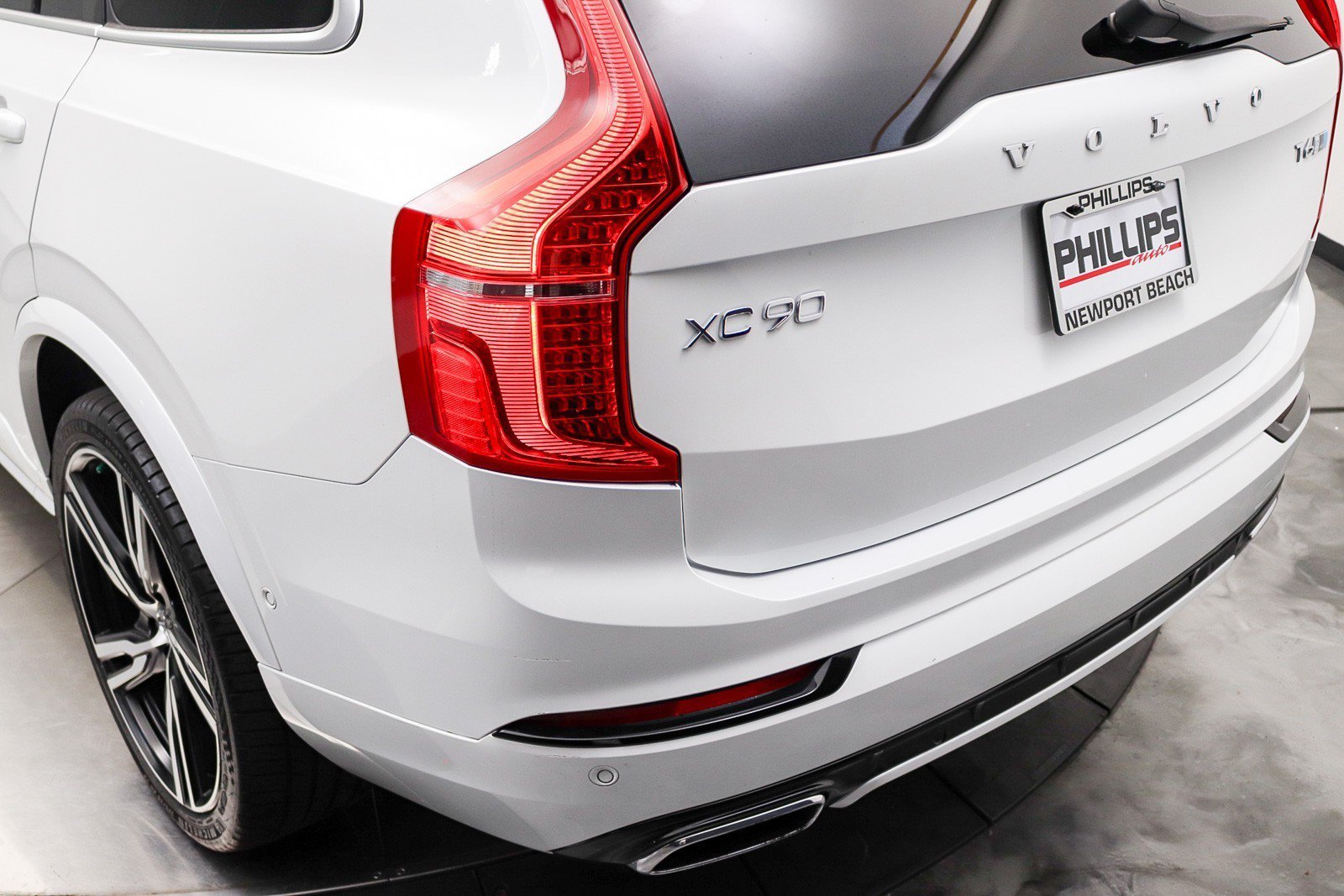 Used 2017 Volvo XC90 T6 R-Design w/ Vision Package AWD/4WD image 12