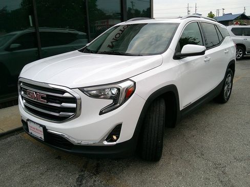 Used 2019 GMC Terrain SLT w/ Infotainment Package II AWD/4WD image 2