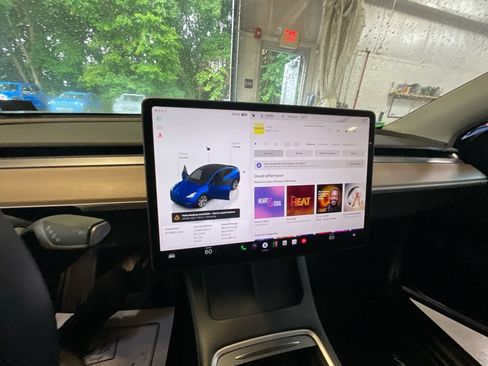 Used 2023 Tesla Model Y Long Range AWD/4WD image 17