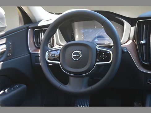 Certified 2023 Volvo XC60 B5 Plus w/ Climate Package AWD/4WD image 17
