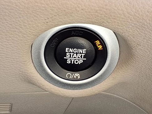 Used 2020 Chrysler Pacifica Limited image 19