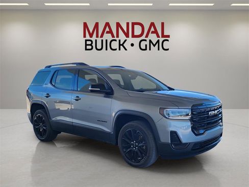Used 2023 GMC Acadia SLE w/ Driver Convenience Package image 4