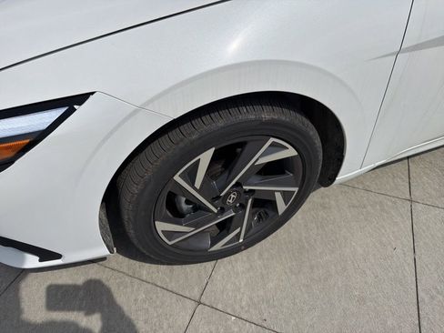 New 2025 Hyundai Elantra SEL FWD image 9