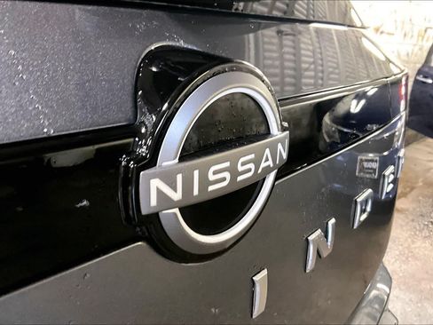 Used 2025 Nissan Pathfinder SV AWD/4WD image 29
