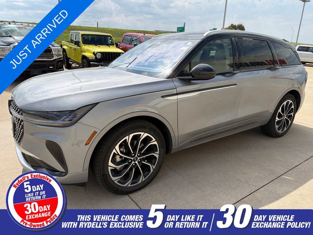 Used 2025 Lincoln Nautilus Reserve AWD/4WD image 1