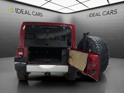 Used 2013 Jeep Wrangler Unlimited Sahara w/ Connectivity Group AWD/4WD image 9