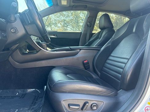 Used 2019 Toyota Avalon Touring image 12