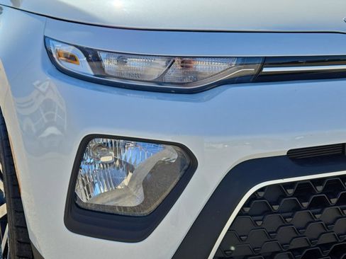 Used 2022 Kia Soul LX w/ Technology Package image 3
