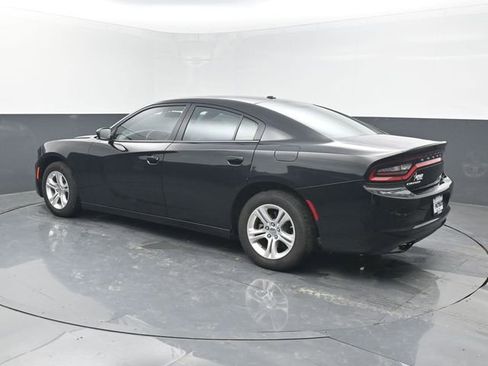 Used 2022 Dodge Charger SXT RWD image 3