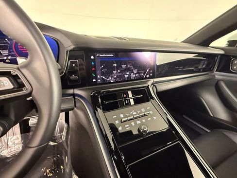 Certified 2025 Porsche Panamera image 37