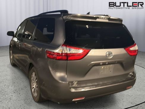 Used 2019 Toyota Sienna XLE FWD image 9