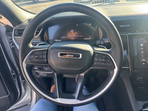 Used 2022 Jeep Grand Cherokee L Laredo image 26