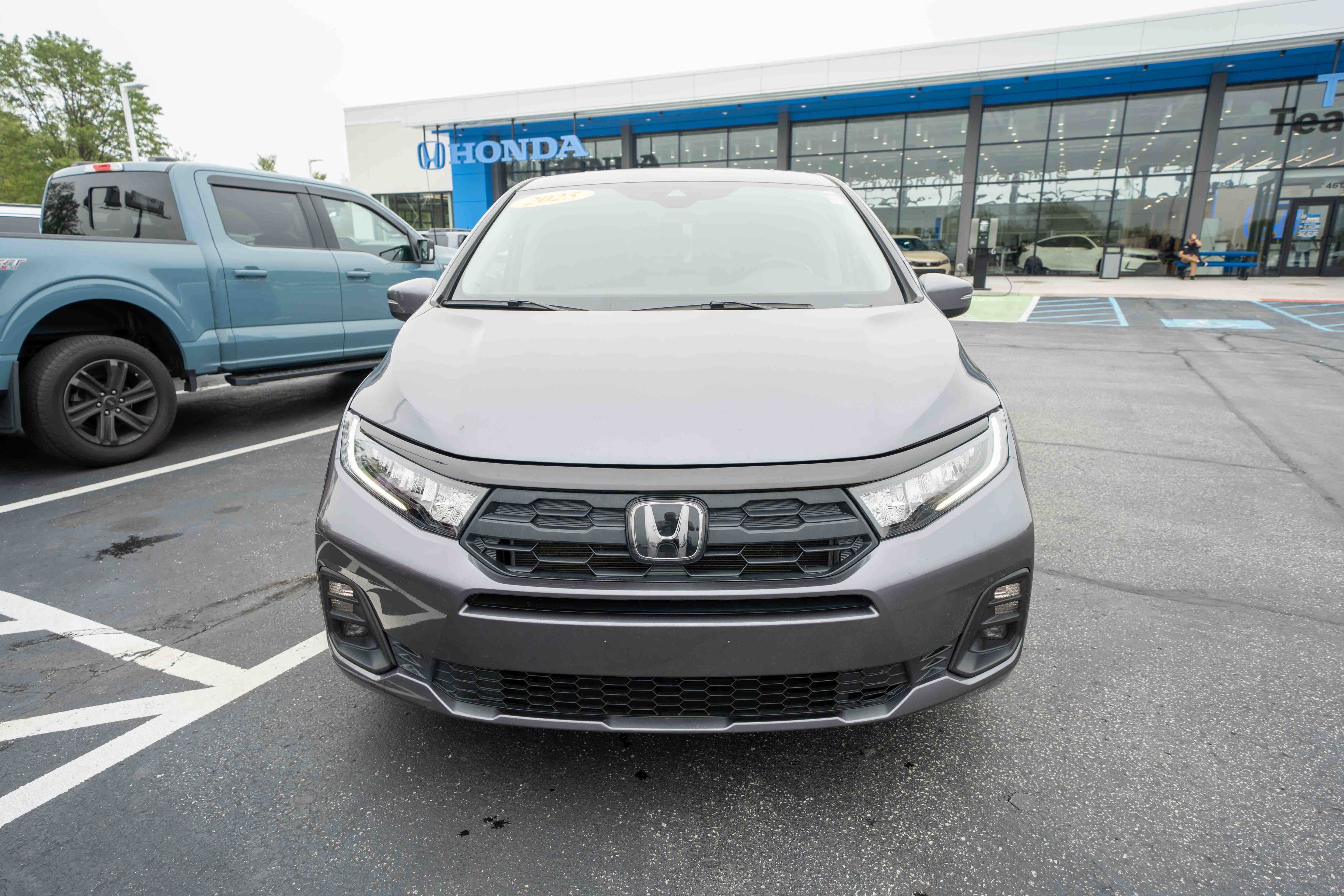 Used 2025 Honda Odyssey EX-L image 2