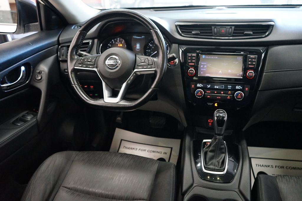 Used 2017 Nissan Rogue SV AWD/4WD image 12