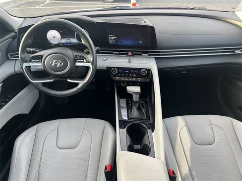 Used 2023 Hyundai Elantra Limited image 3