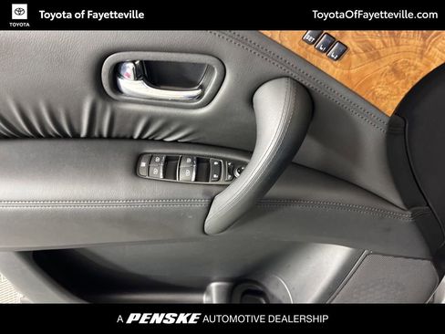 Used 2023 Nissan Armada SL w/ Captain's Chairs Package image 28