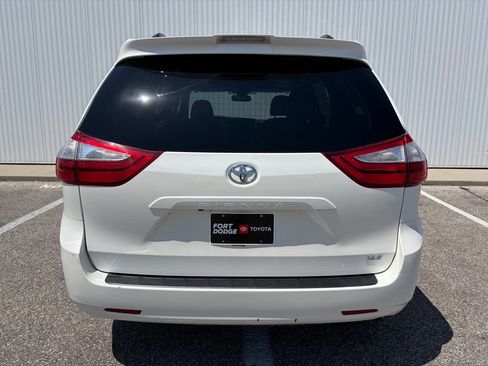 Used 2018 Toyota Sienna XLE w/ Carpet Mat Package FWD image 6