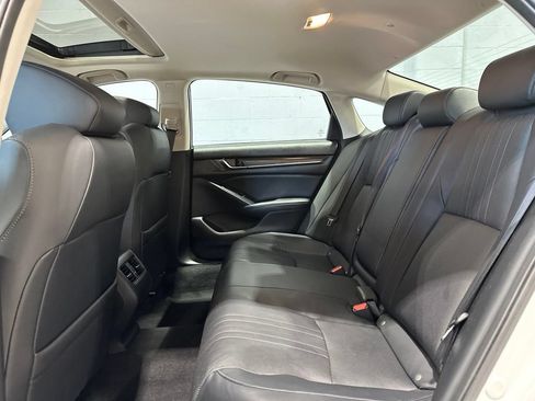 Used 2018 Honda Accord Touring image 15