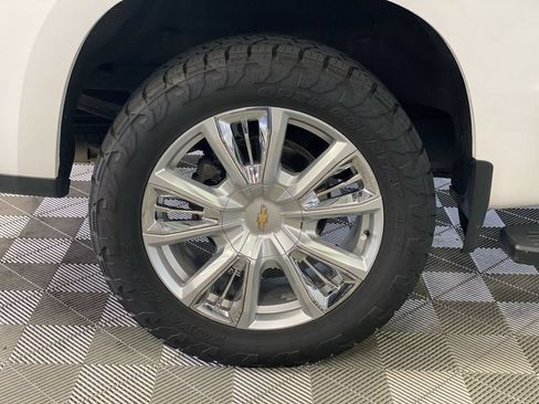 Used 2024 Chevrolet Silverado 1500 High Country w/ High Country Premium Package AWD/4WD image 40