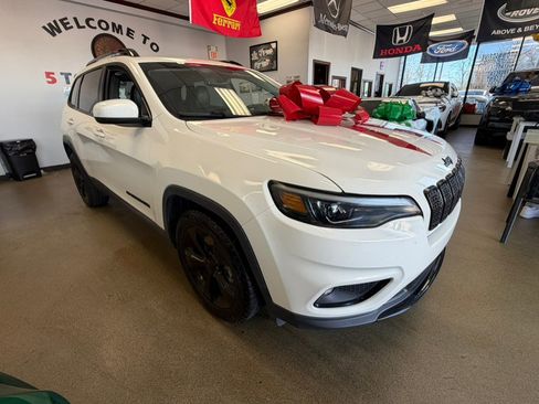 Used 2019 Jeep Cherokee Latitude Plus FWD image 12