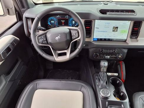 New 2026 Ford Bronco Outer Banks w/ Sasquatch Package AWD/4WD image 9