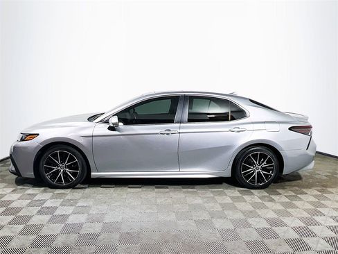 Certified 2022 Toyota Camry SE image 5