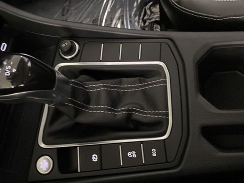 Used 2025 Volkswagen Jetta SE FWD image 18