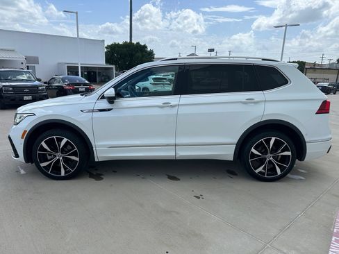 Used 2024 Volkswagen Tiguan SEL R-Line AWD/4WD image 4