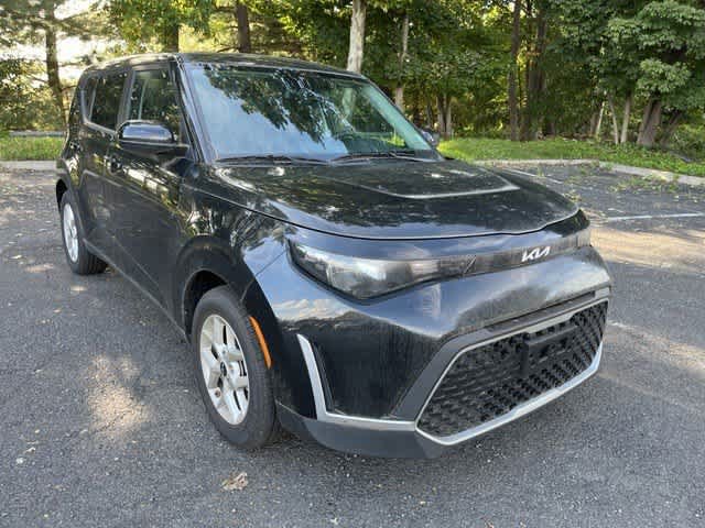 Used 2024 Kia Soul LX w/ Option Group 015 FWD image 3