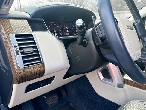 Used 2019 Land Rover Range Rover HSE image 11