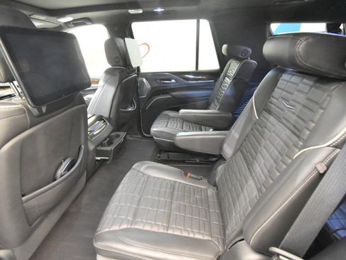 Used 2023 Cadillac Escalade Sport Platinum w/ LPO, ONYX Package AWD/4WD image 16
