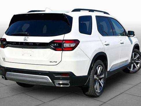 Used 2025 Honda Pilot Elite image 13