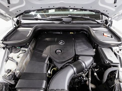 Certified 2025 Mercedes-Benz GLE 450e 4MATIC w/ AMG Line Interior image 35
