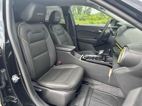 New 2025 Chevrolet Trax ACTIV w/ Sunroof Package image 32