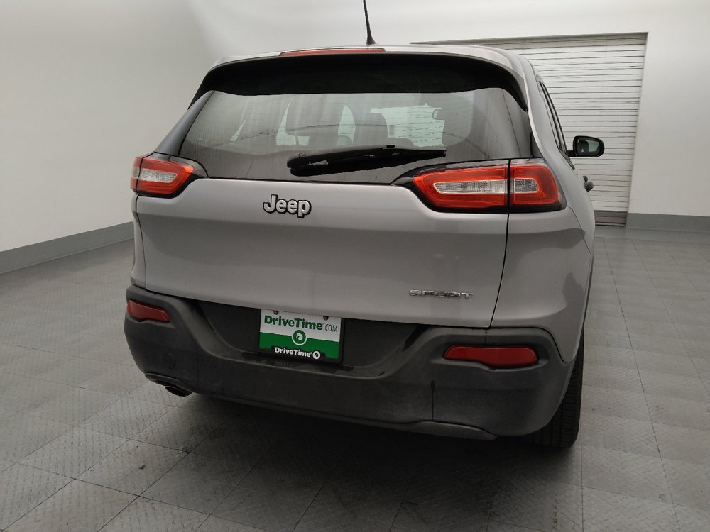 Used 2017 Jeep Cherokee Sport FWD image 7