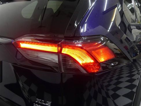 Used 2020 Toyota RAV4 XLE w/ Convenience Package AWD/4WD image 16
